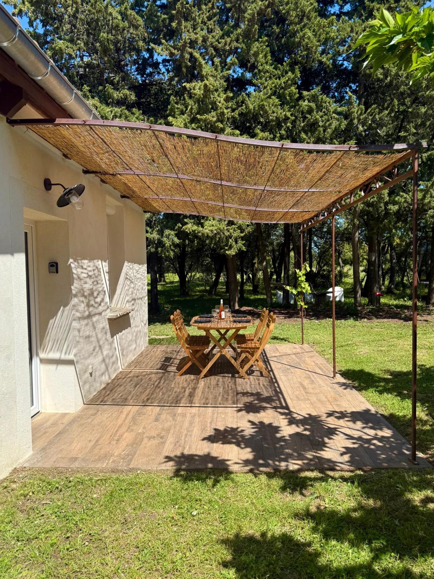 Maisonnette Avec Petite Foret Valréas Exterior foto